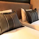 Otel The Black 3*