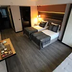 Otel The Black 3*
