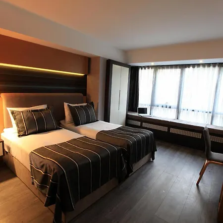 Hotel The Black 3*