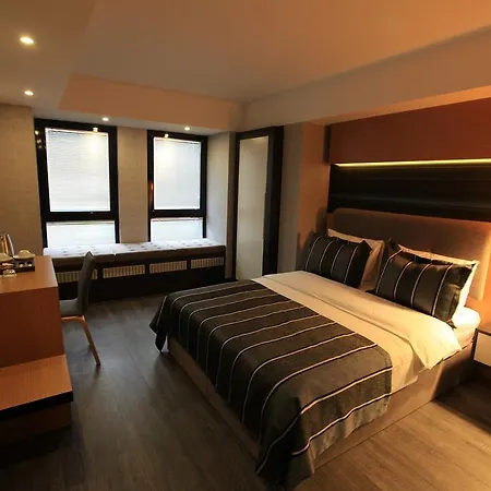 Hotel The Black 3*