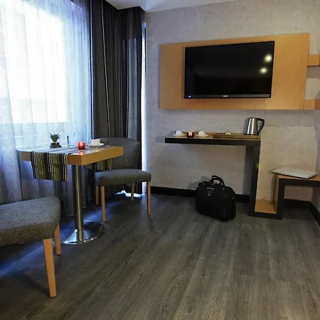 Hotel The Black