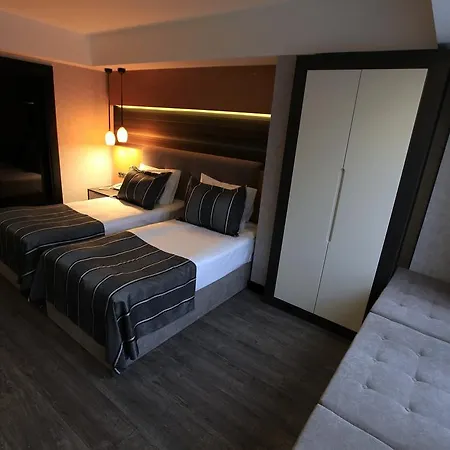 Hotel The Black 3*