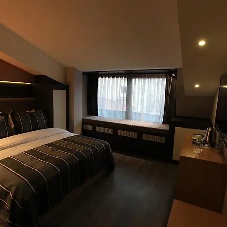 Hotel The Black