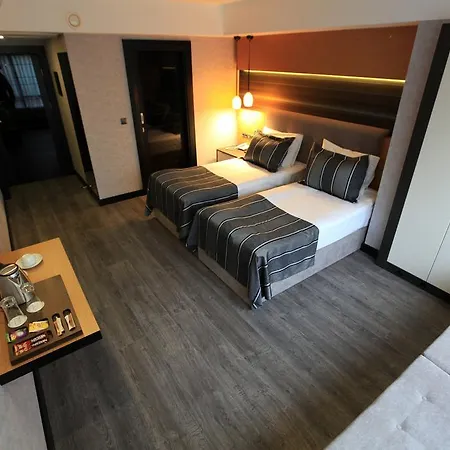 Hotel The Black 3*