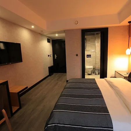 The Black Hotel 3*